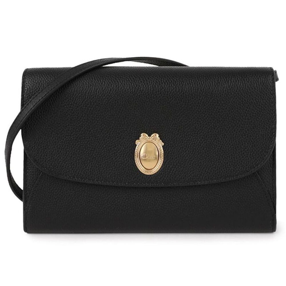 Médallion Envelope Strap Pouch